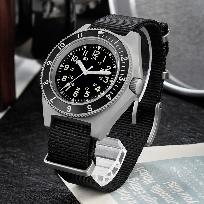 Watchdives WD1972 クォーツ時計サファイア夜 - Fashion Mens Watches のレビューと価格